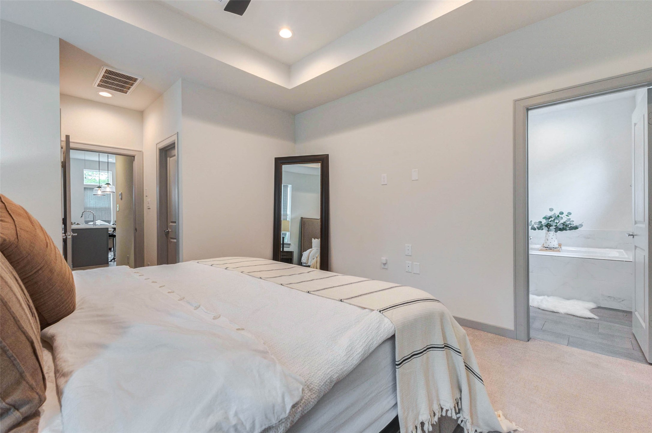 4502 Buck Street Houston, TX 77020 - Photo 21 of 27 Primary decked out with Amazing ensuite bathroom, and DOUBLE closets!!!
