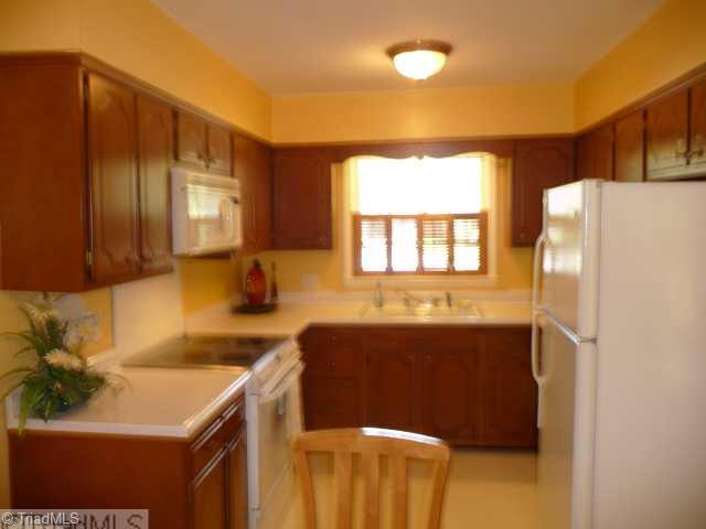 907 Oakview Road High Point, NC 27265 - Photo 3 of 14 Kitchen.