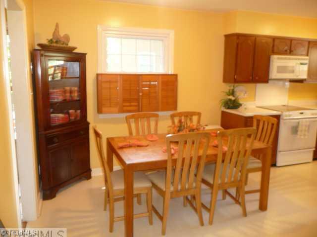 907 Oakview Road High Point, NC 27265 - Photo 4 of 14 Breakfast.