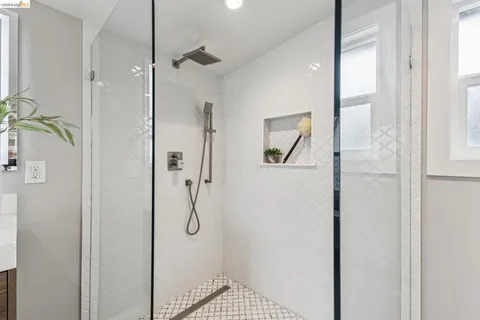 $1,099,000 | 3435 Dimond Avenue, Oakland, CA 94602