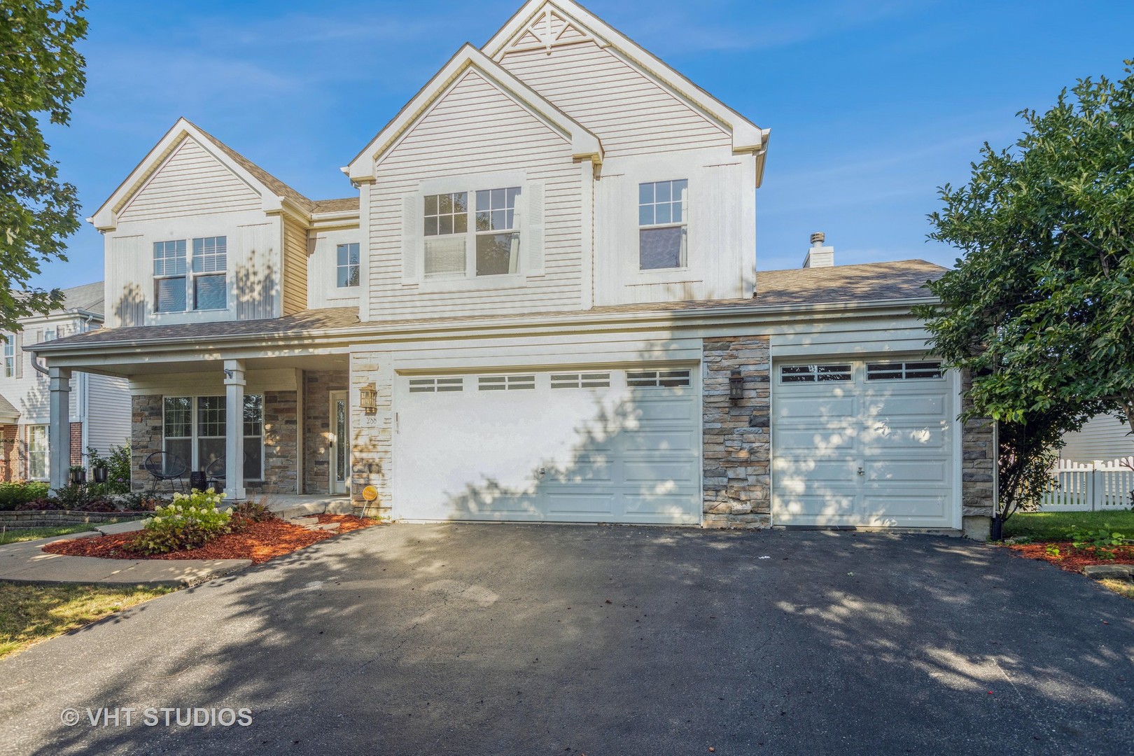 288 Stonegate Road Bolingbrook, IL 60440 - Photo 1 of 18