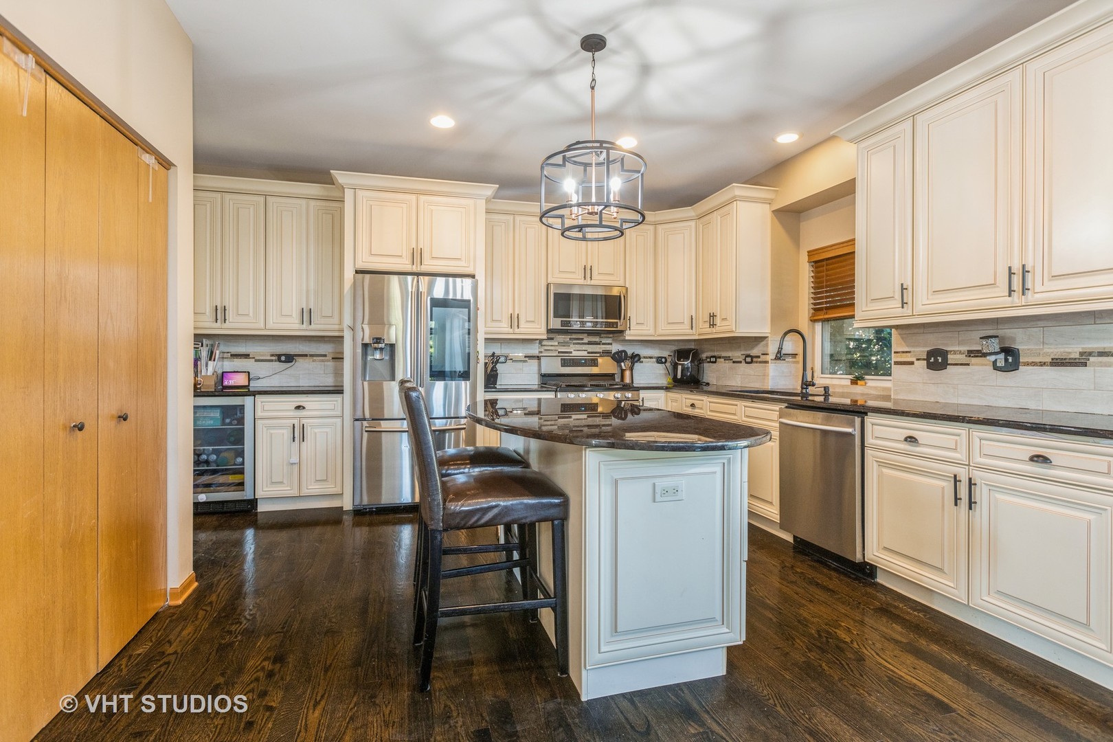 288 Stonegate Road Bolingbrook, IL 60440 - Photo 3 of 18