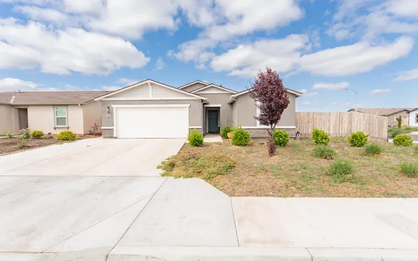 $395,000 | 563 Blue Ridge Street, Tulare, CA 93274