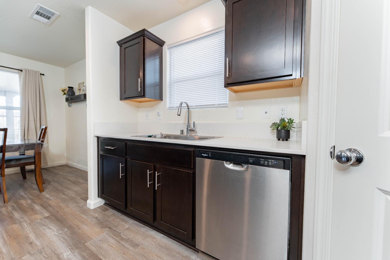 563 Blue Ridge Street Tulare, CA 93274 - Photo 8 of 26