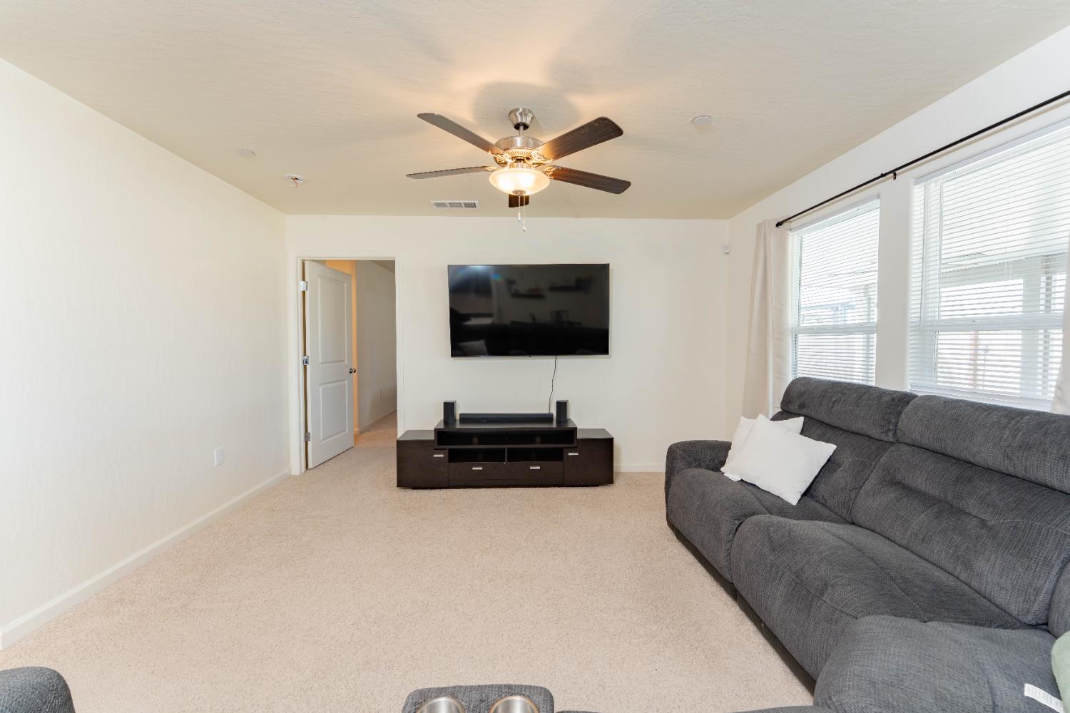 563 Blue Ridge Street Tulare, CA 93274 - Photo 10 of 26