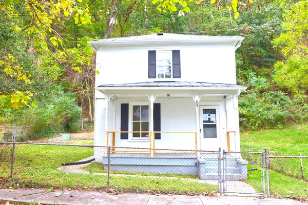 a view of a house with a yard and plants