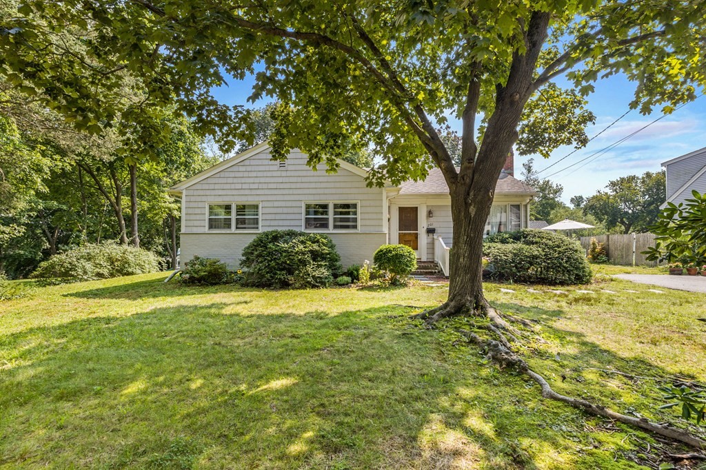 201 Captain Peirce Road Scituate, MA 02066 - Photo 1 of 26 Gallery Image 1