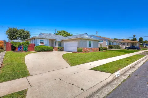 $979,000 | 4954 Chaucer Avenue, San Diego, CA 92120