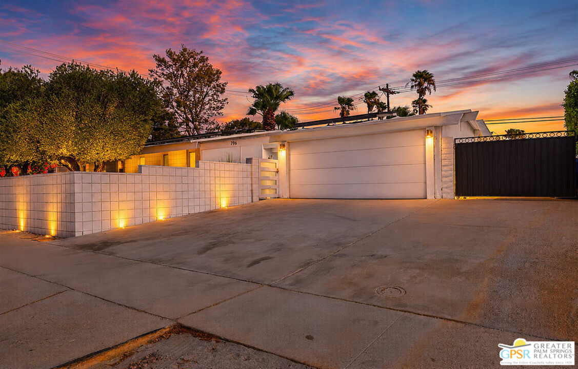 796 East Racquet Club Road Palm Springs, CA 92262 - Photo 2 of 26