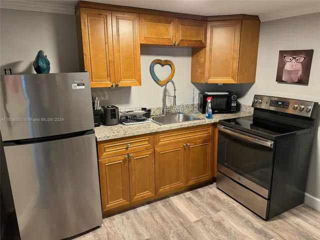 $2,400 | 65 Northeast 24th Street, Unit 61B, Wilton Manors, FL 33305