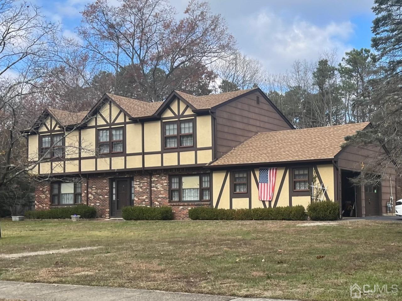 25 Lori Street, Monroe, NJ 08831 Compass