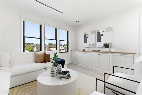 $6,490,000 | 17007 Edgewater Lane, Huntington Beach, CA 92649