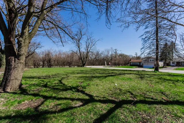 $90,000 | 2612 Turtle Creek Drive, Hazel Crest, IL 60429