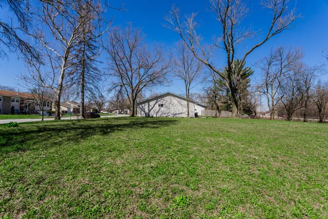 $90,000 | 2612 Turtle Creek Drive, Hazel Crest, IL 60429