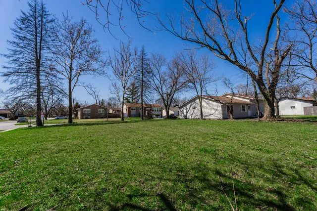 $90,000 | 2612 Turtle Creek Drive, Hazel Crest, IL 60429