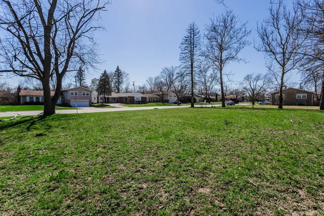 $90,000 | 2612 Turtle Creek Drive, Hazel Crest, IL 60429