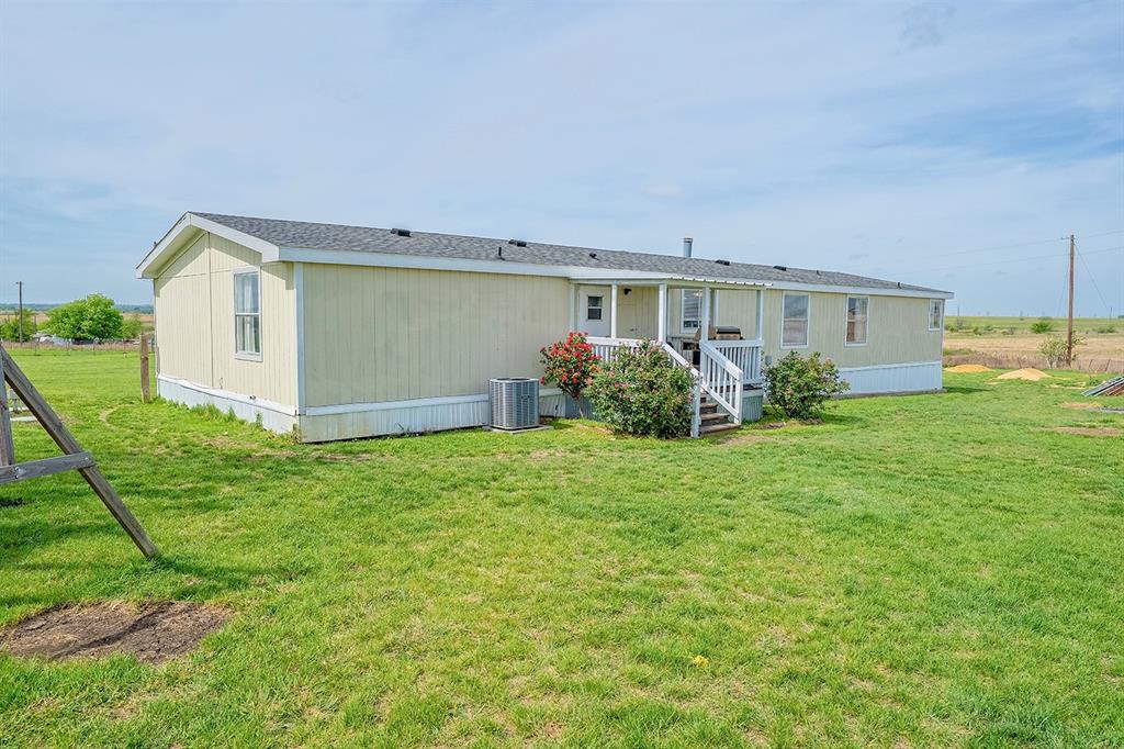 2538 County Road 2320 Decatur, TX 76234 - Photo 35 of 40 a view of a house with backyard and garden