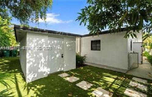 2442 Southwest 3rd Street, Unit 4 Miami, FL 33135 - Photo 12 of 13 a backyard of a house