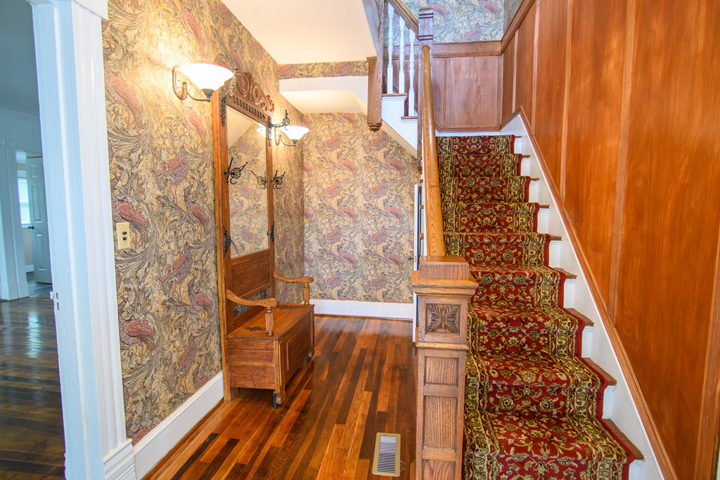 23482 Saxis Road Sanford, VA 23426 - Photo 4 of 37 Foyer