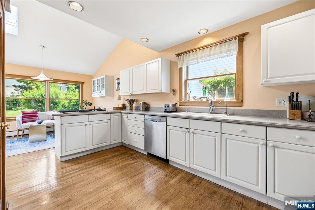 176 Woodward Avenue Rutherford, NJ 07070 - Photo 15 of 50