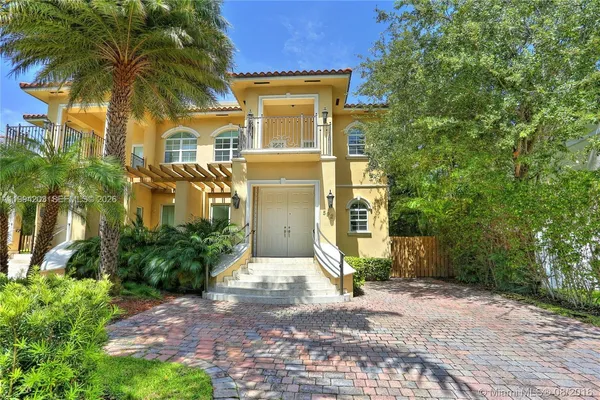 $13,500 | 592 Fernwood Road, Unit B, Key Biscayne, FL 33149