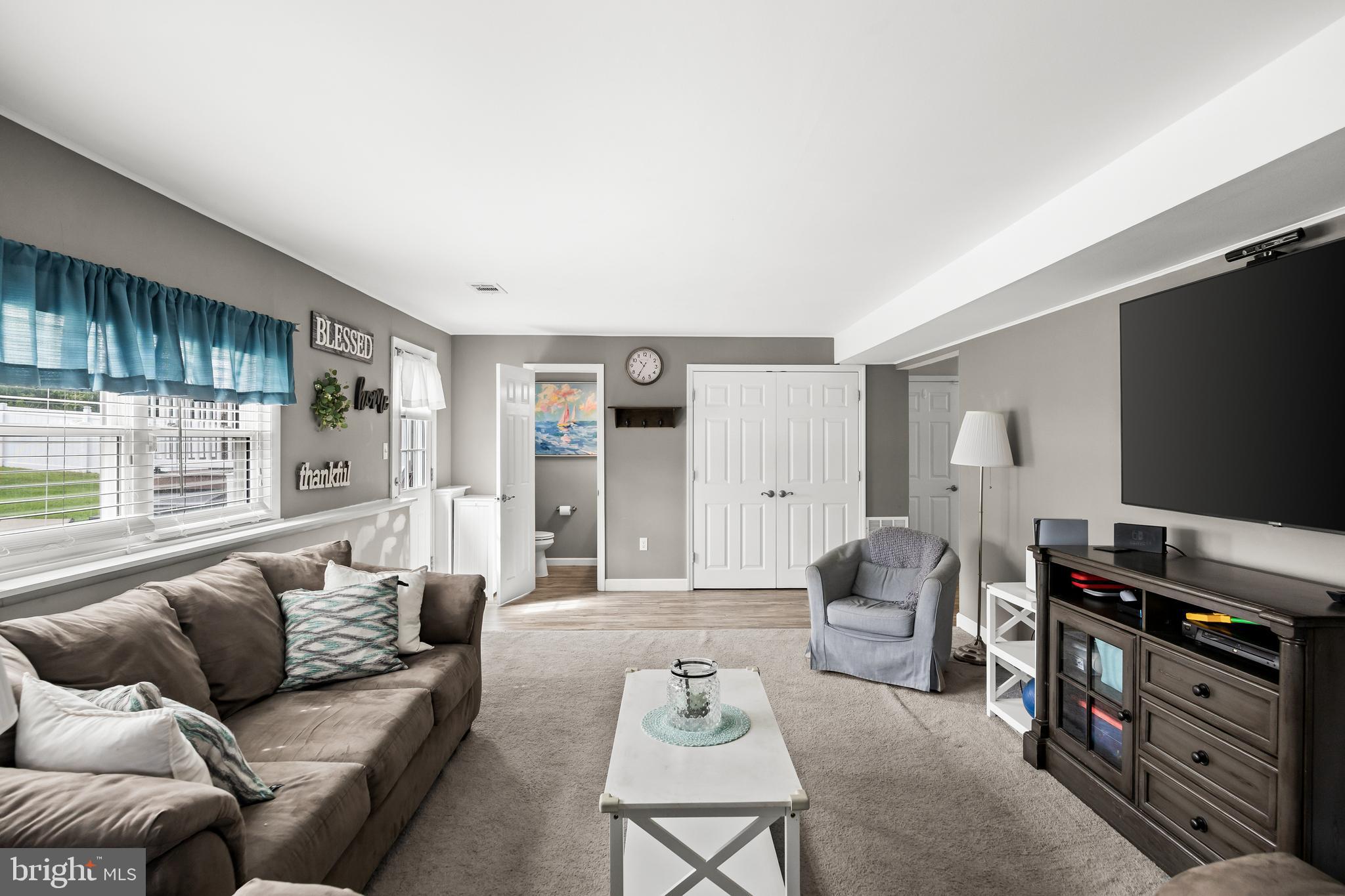 712 Hilltop Road Cinnaminson, NJ 08077 - Photo 18 of 40 Family Room