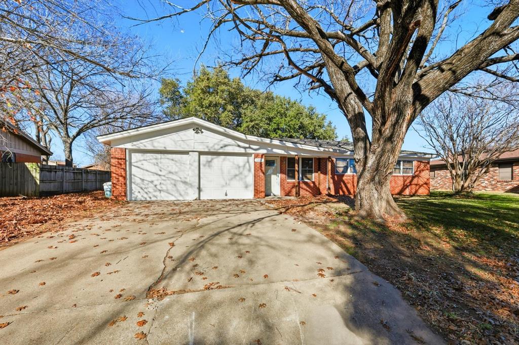 1204 Crestview Drive Hurst, TX 76053 - Photo 3 of 40