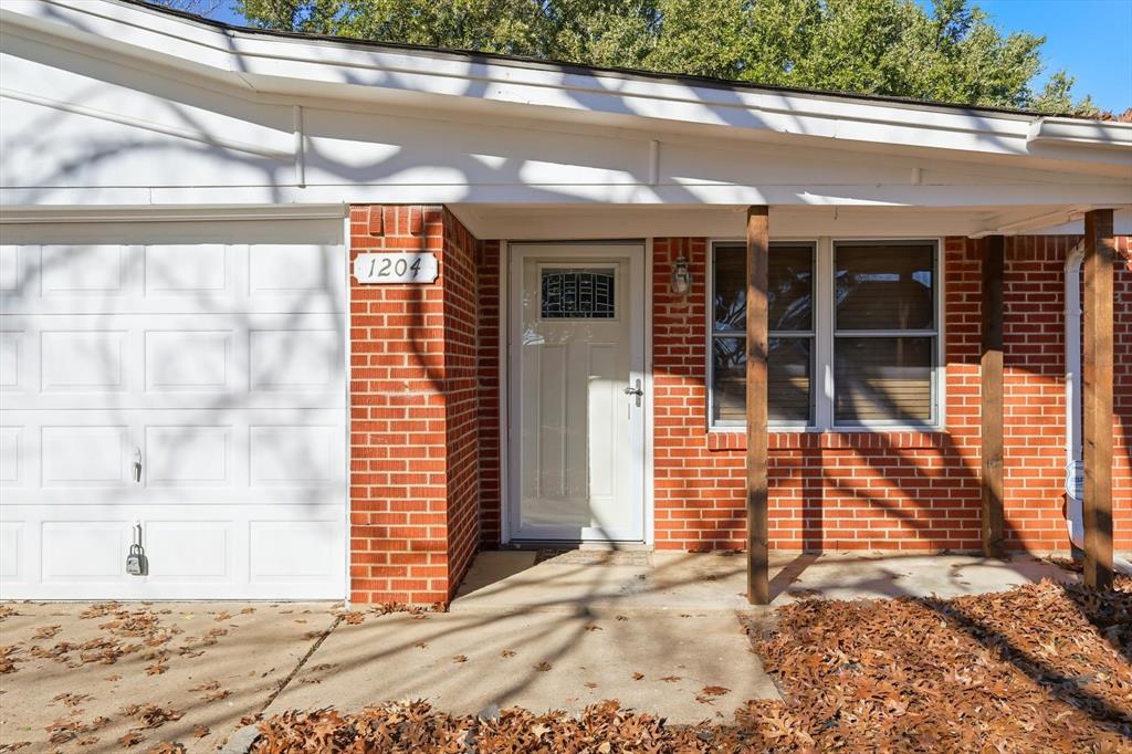 1204 Crestview Drive Hurst, TX 76053 - Photo 4 of 40