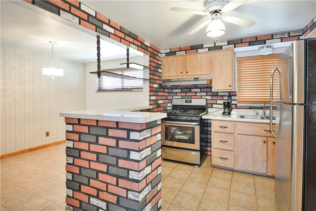 355 Wheeler Avenue McKees Rocks, PA 15136 - Photo 5 of 25 Kitchen