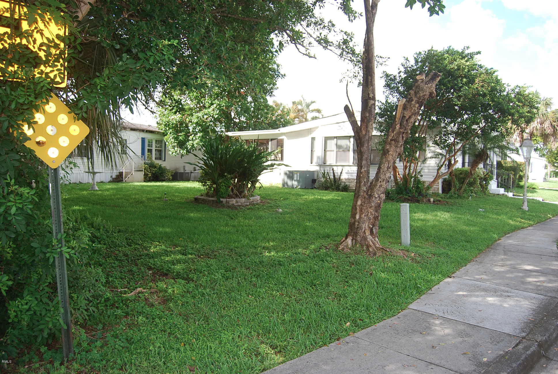 1400 Southwest 64th Way Boca Raton, FL 33428 - Photo 4 of 21 Side Yard