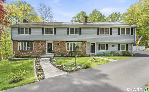 $879,000 | 80 Mariner Circle, Trumbull, CT 06611
