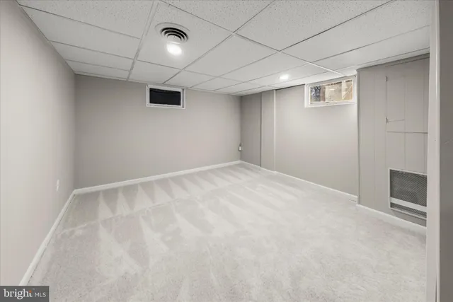 a view of a house with backyard and trees