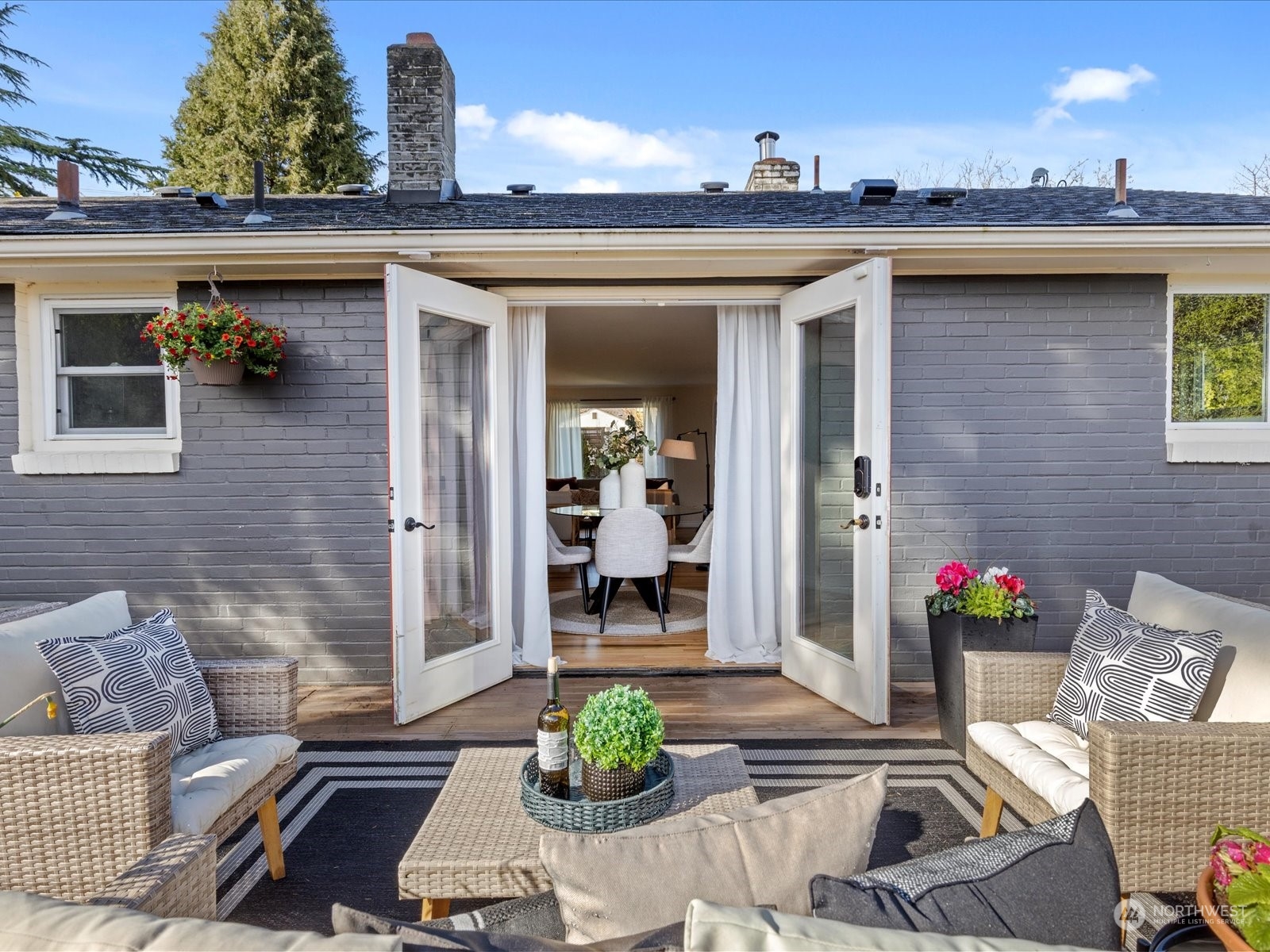 3735 Southwest 106th Street Seattle, WA 98146 - Photo 23 of 30 a view of living room filled with furniture