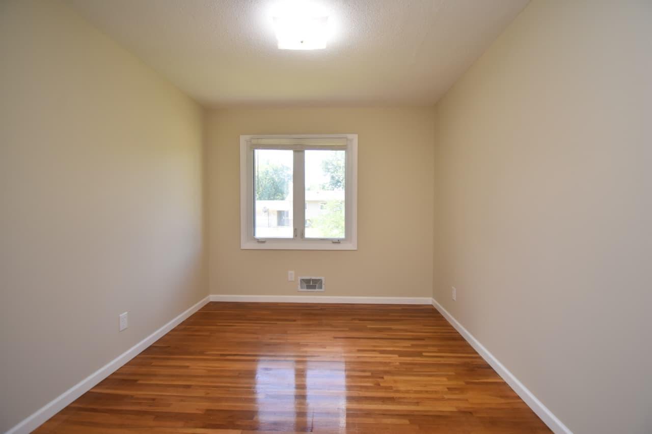 3958 Riverton Avenue St. Paul, MN 55122 - Photo 11 of 19