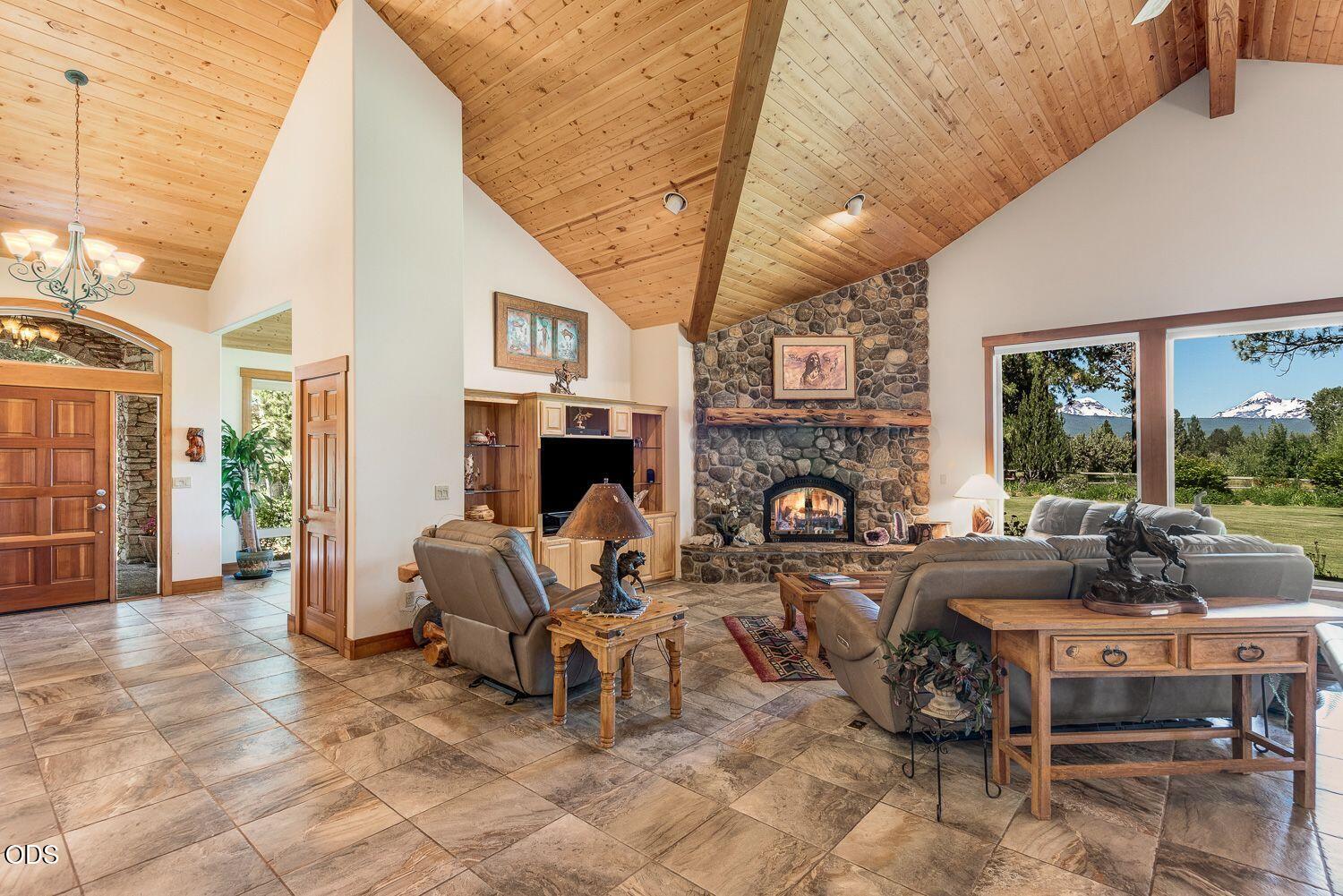 64464 Collins Road Bend, OR 97703 - Photo 7 of 58 Gallery Image 7