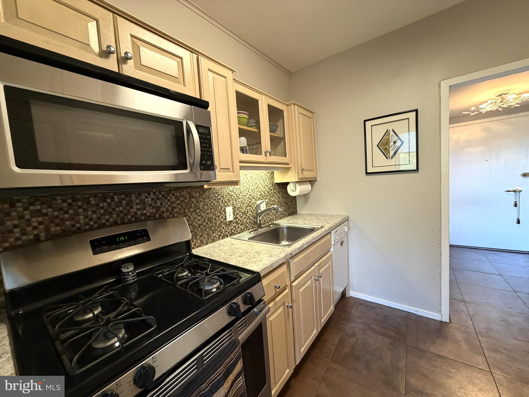 191 Presidential Boulevard, Unit R403 Bala Cynwyd, PA 19004 - Photo 17 of 30 a kitchen with stainless steel appliances a stove and a microwave