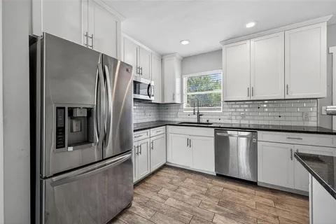 $300,000 | 734 40th Avenue Northeast, St. Petersburg, FL 33703