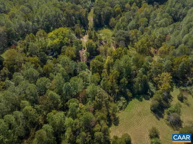 a view of a pathway of a house with wooden fence