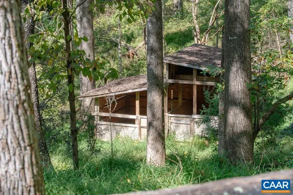 a view of a pathway of a house with wooden fence