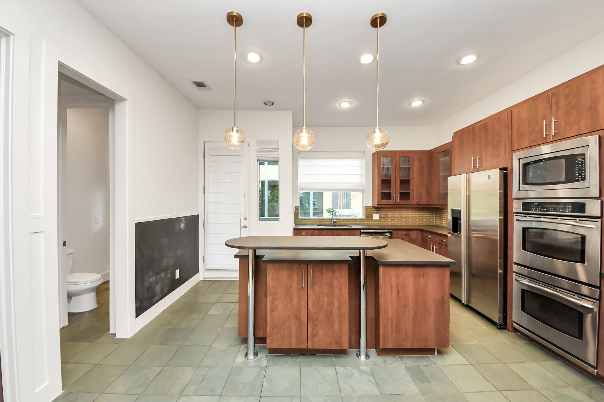 1610 Calumet Street Houston, TX 77004 - Photo 12 of 46 Spacious Kitchen