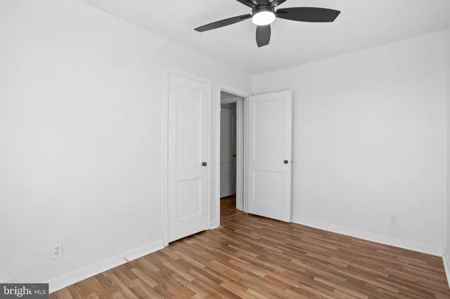 a view of a livingroom with an empty space