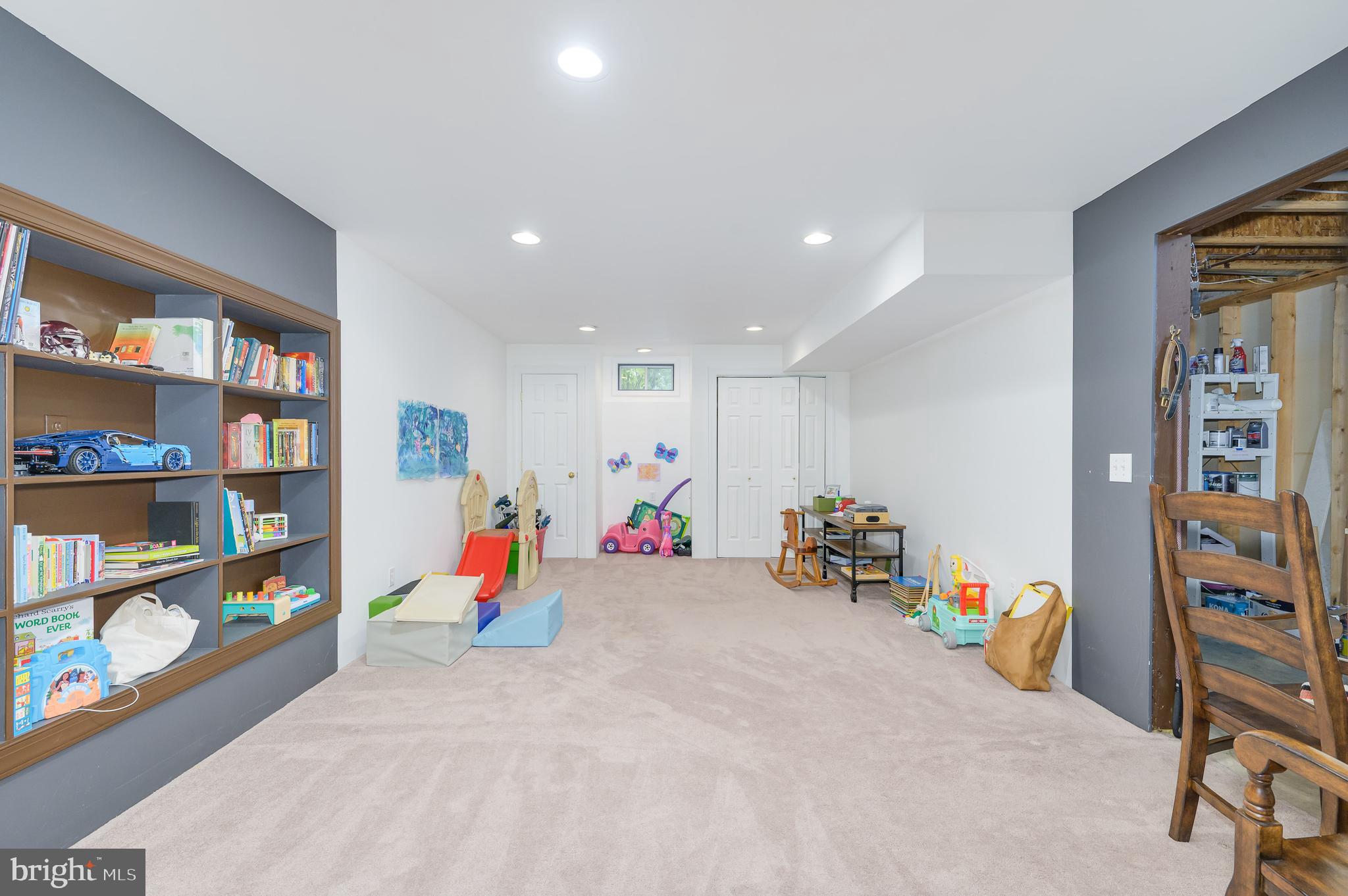109 Amalfi Court Purcellville, VA 20132 - Photo 50 of 65 a view of a room with furniture