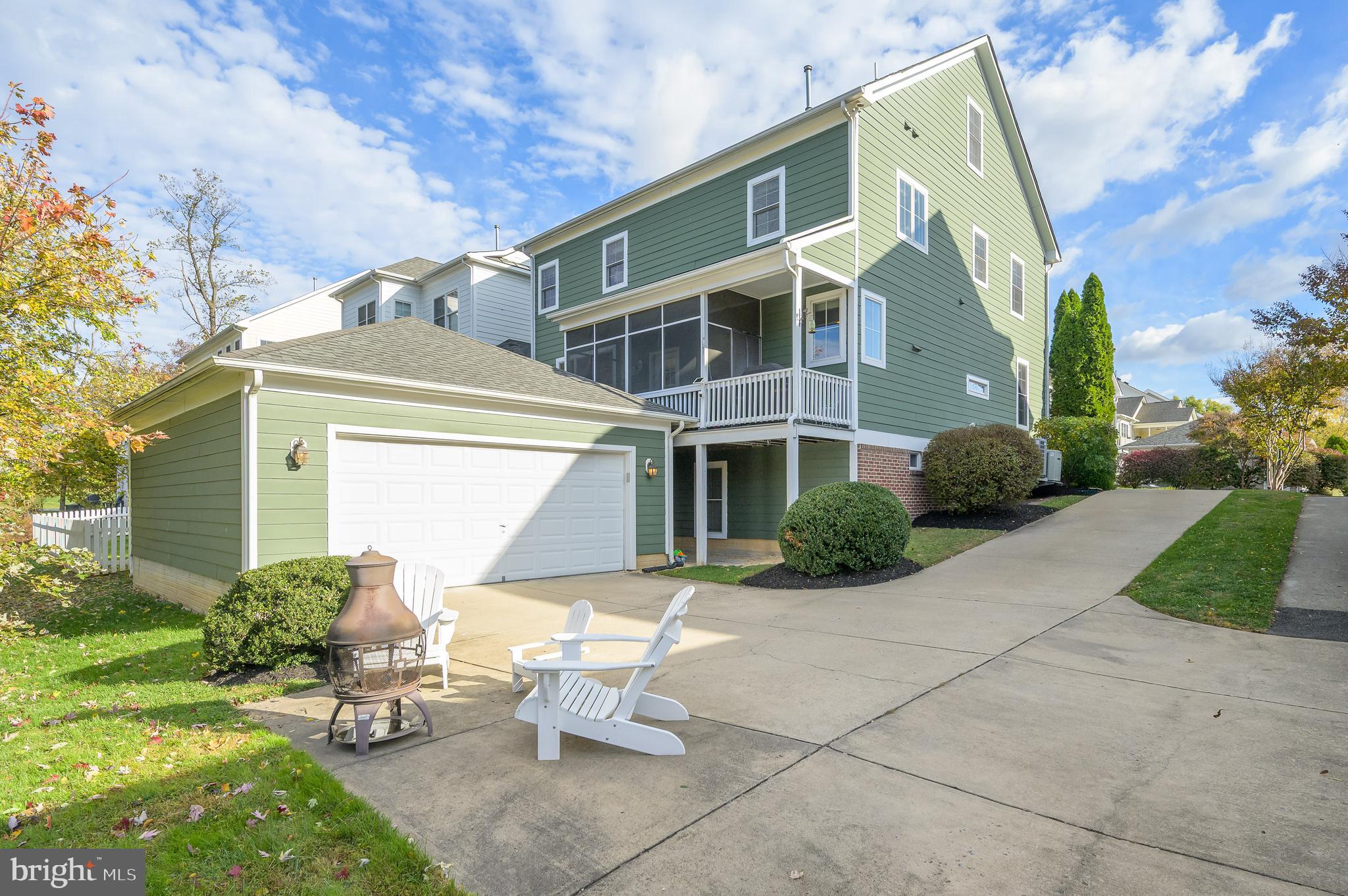 109 Amalfi Court Purcellville, VA 20132 - Photo 59 of 65 a view of a patio with a table and chairs and potted plants