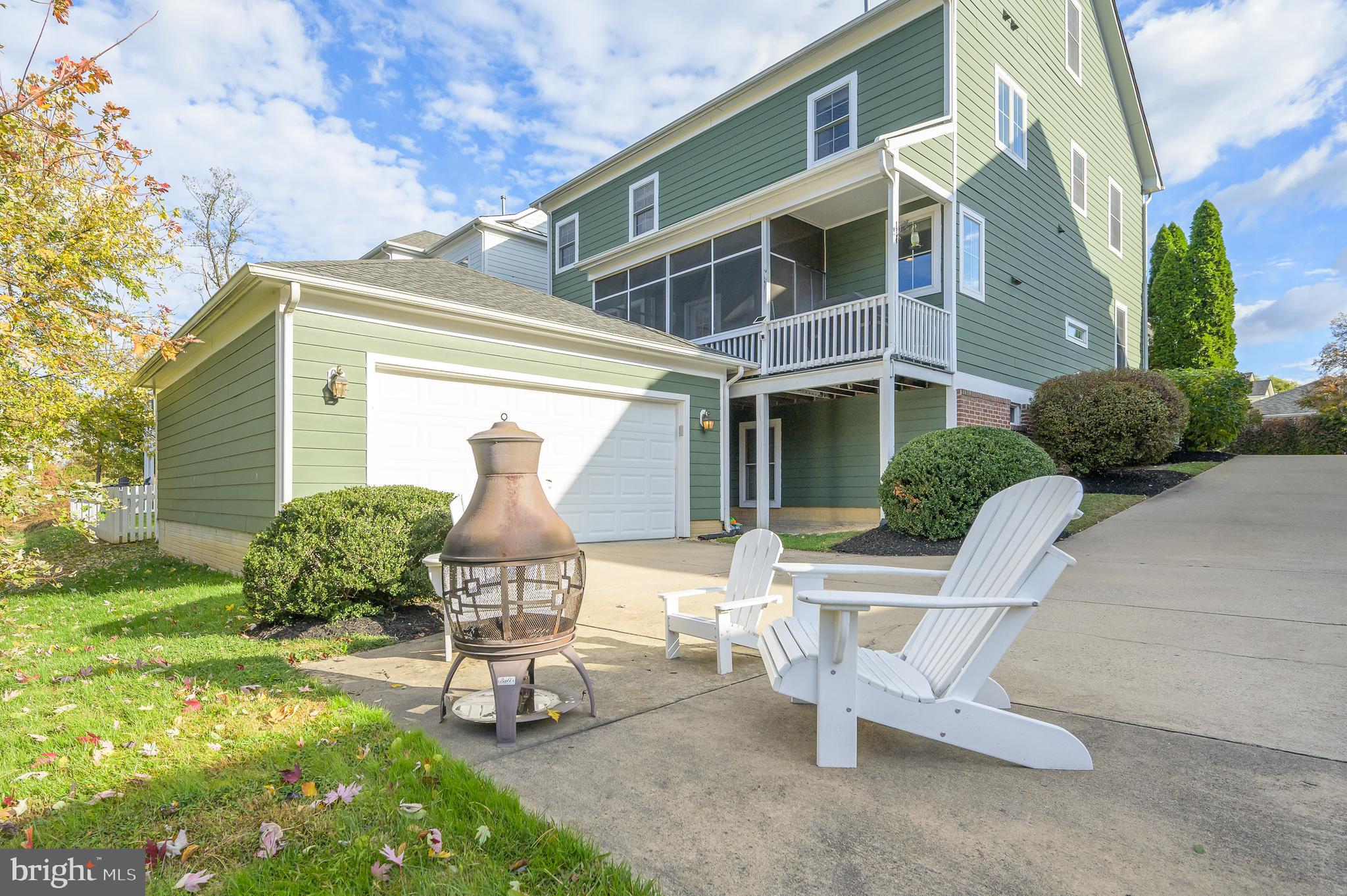 109 Amalfi Court Purcellville, VA 20132 - Photo 60 of 65 a view of a patio with a table and chairs and potted plants