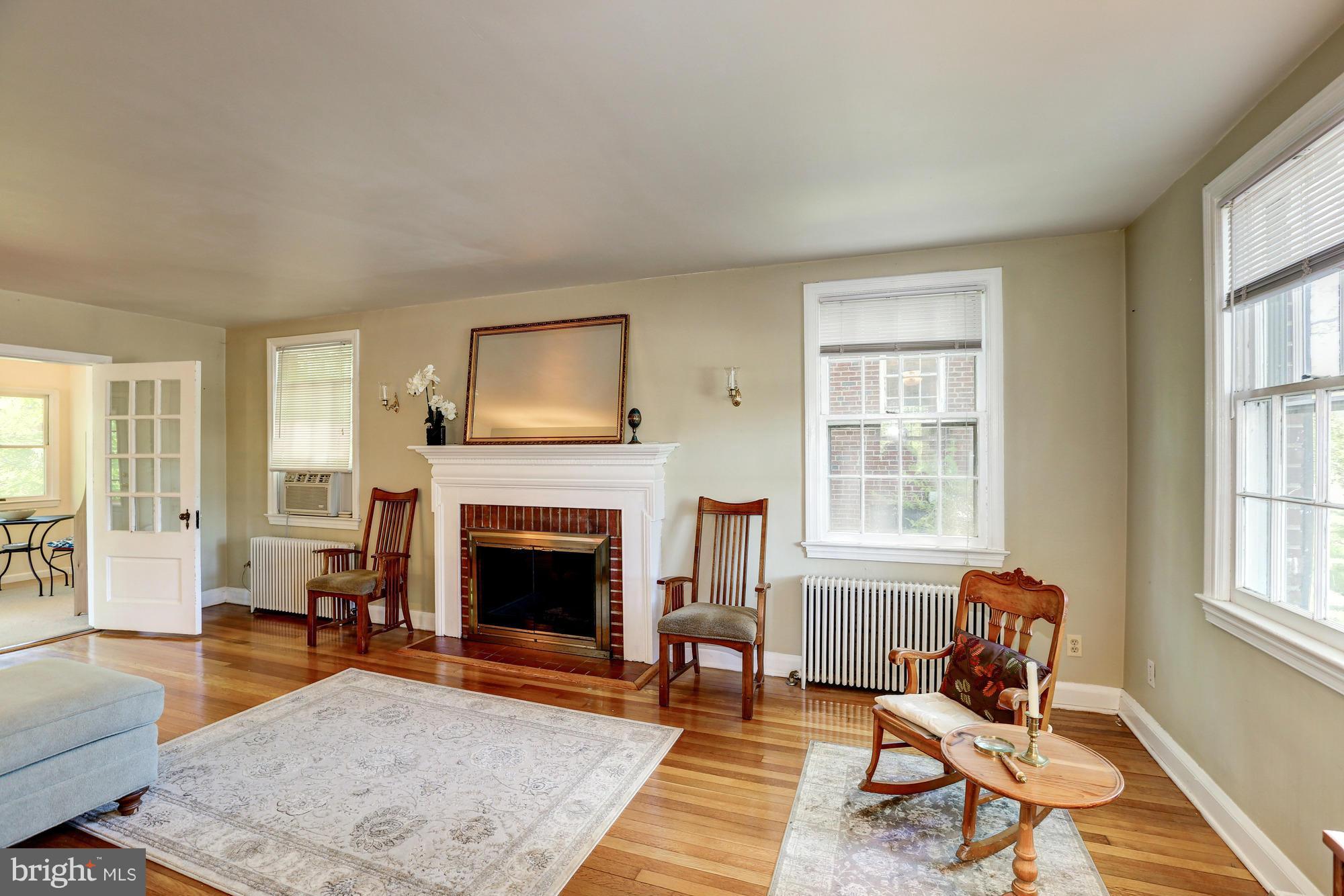 6521 Adelphi Road University Park, MD 20782 - Photo 3 of 29 Living Room