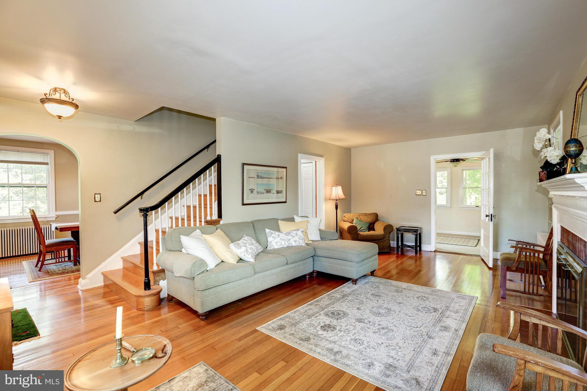6521 Adelphi Road University Park, MD 20782 - Photo 4 of 29 Interior (General)