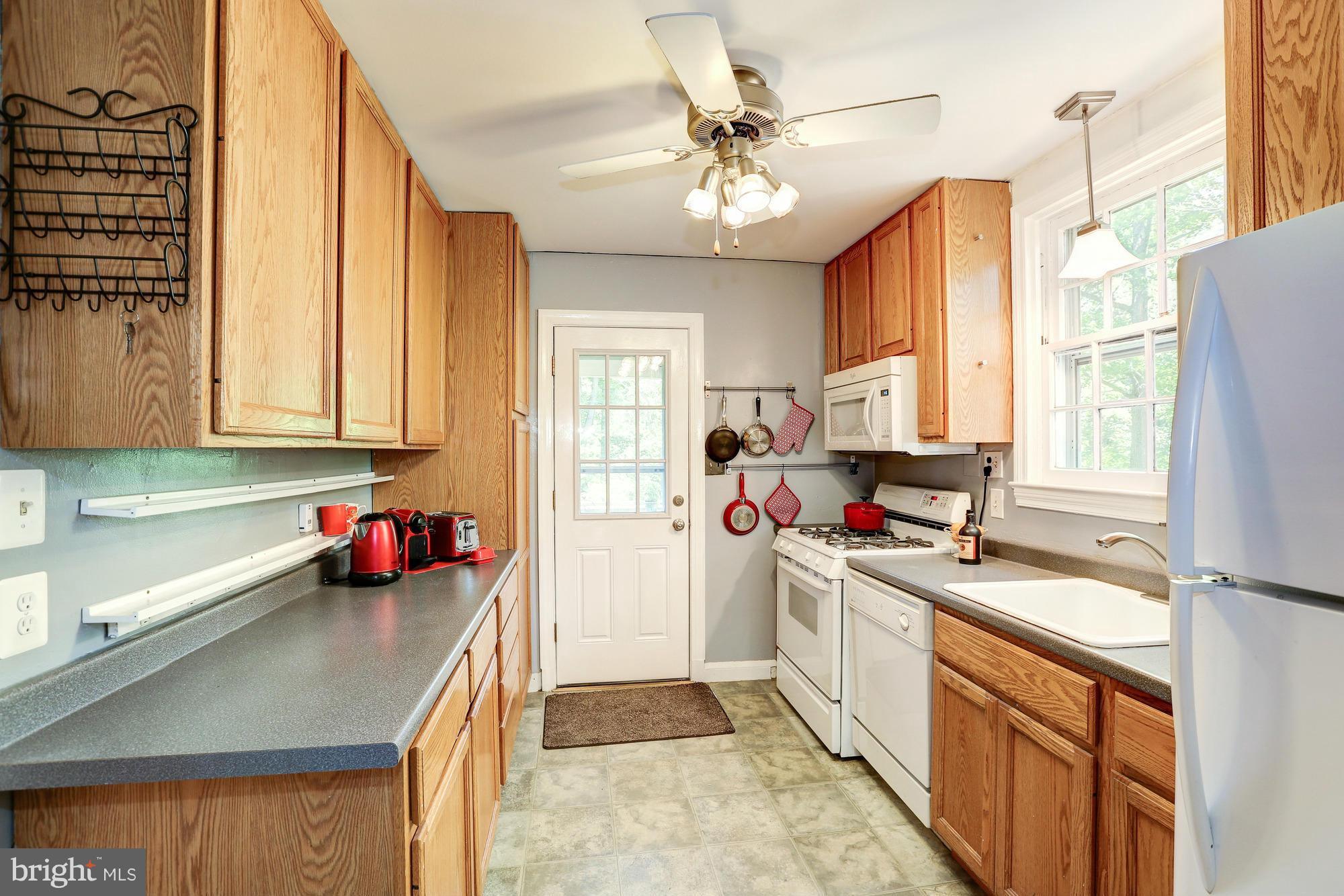 6521 Adelphi Road University Park, MD 20782 - Photo 10 of 29 Kitchen