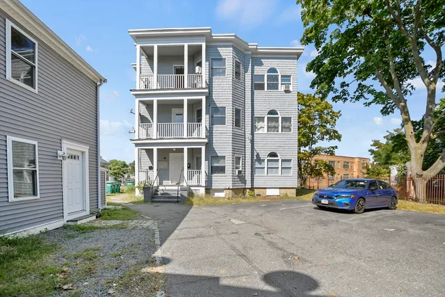 $3,200 | 87 Broad Street, Unit 2, Lynn, MA 01902