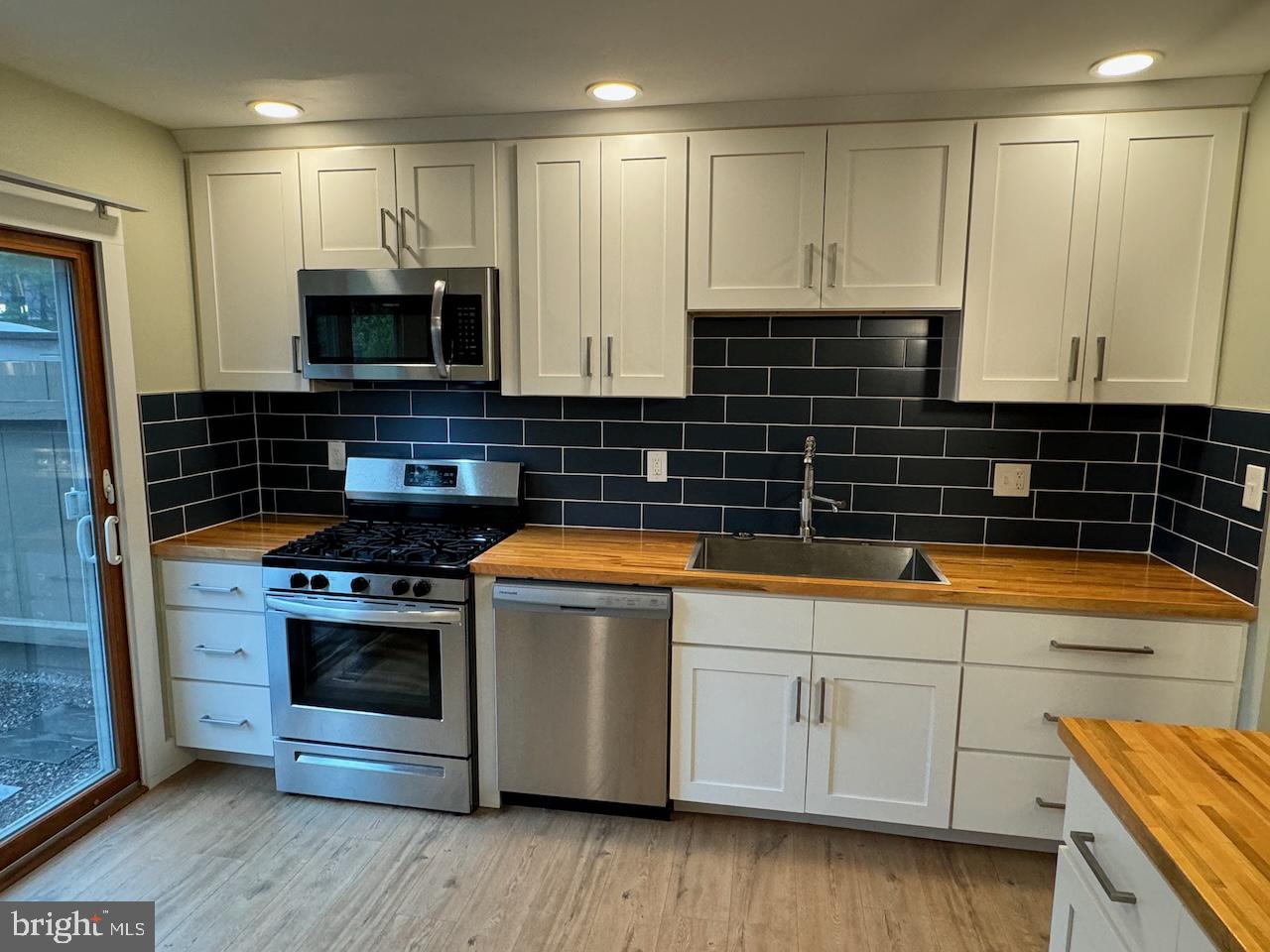 25 Medinah Drive Reading, PA 19607 - Photo 3 of 39