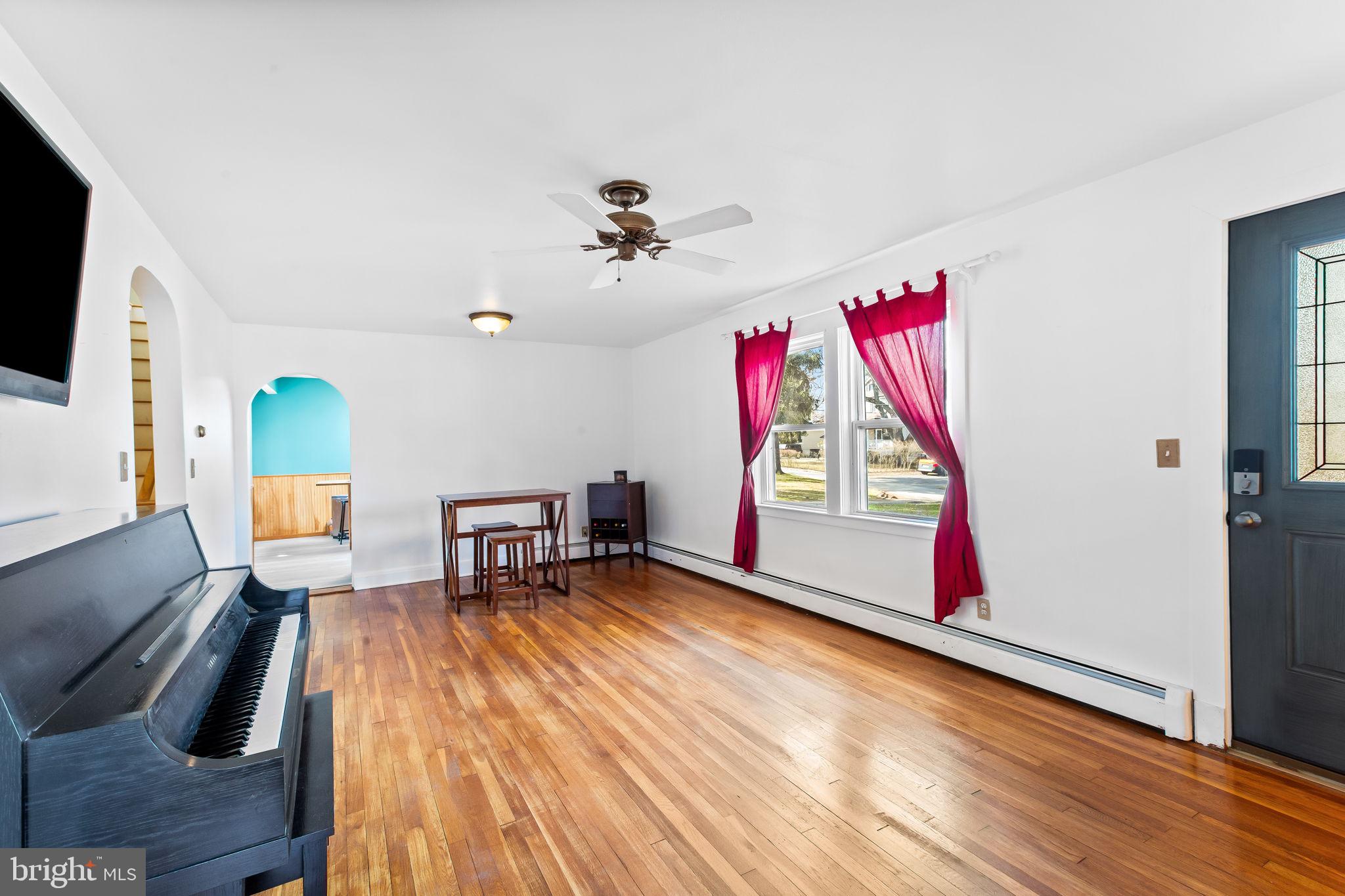 33 Kingsley Road Owings Mills, MD 21117 - Photo 5 of 29 Living room